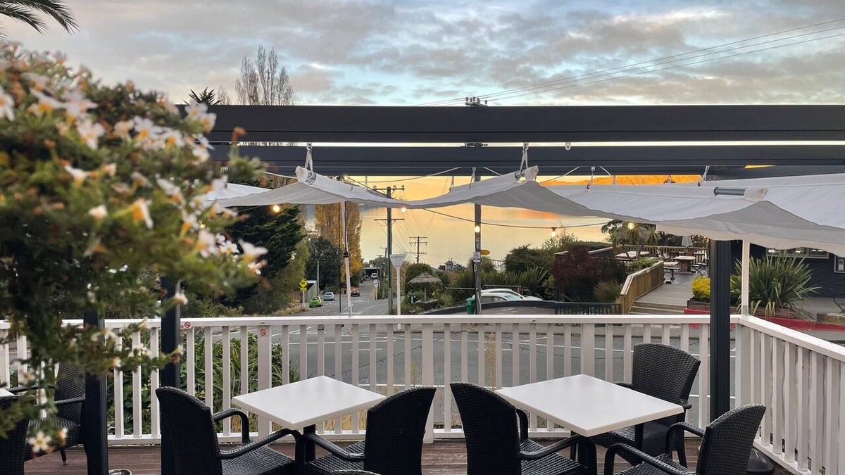 Governors Bay Hotel | Õtoromiro Hotel