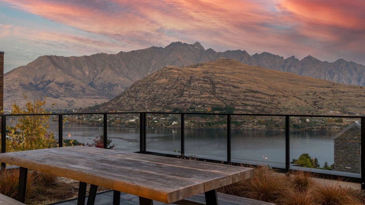 Queenstown Villa | 1 St. Marks