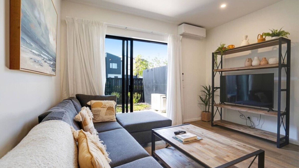 Auckland Apartment | 12/47A Huntington Drive