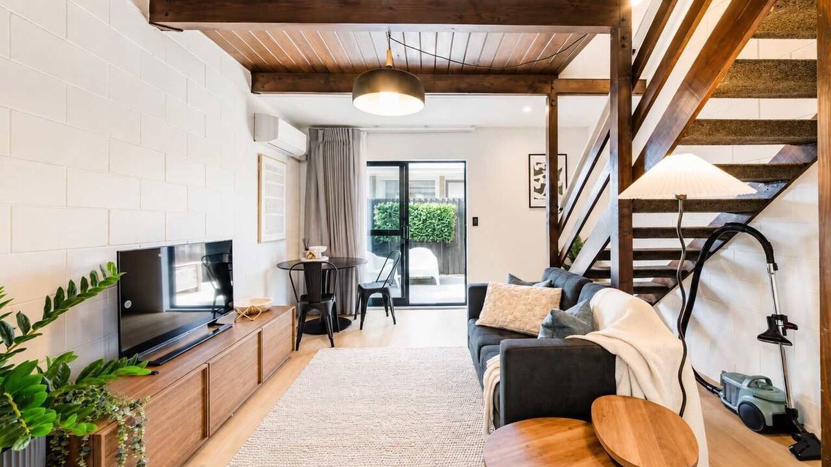 Edgeware Apartment | 1BR with Courtyard + Parking | Near CBD