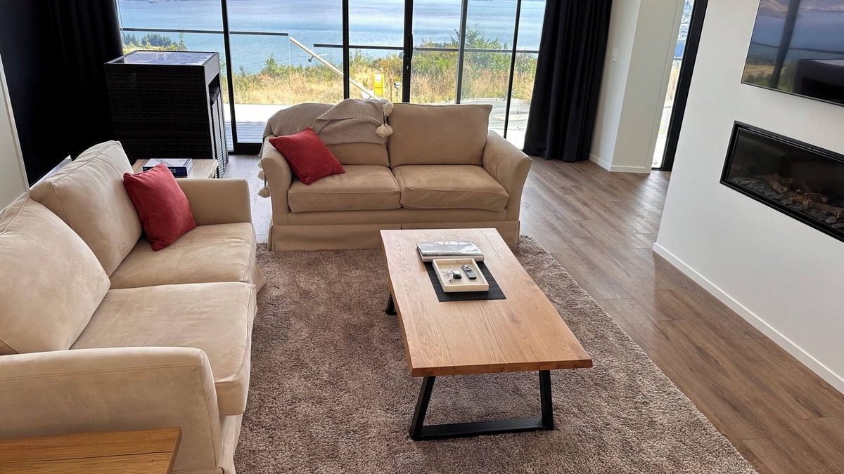 Queenstown House | 1Queenstown - Stunning Lake and Mountain Views