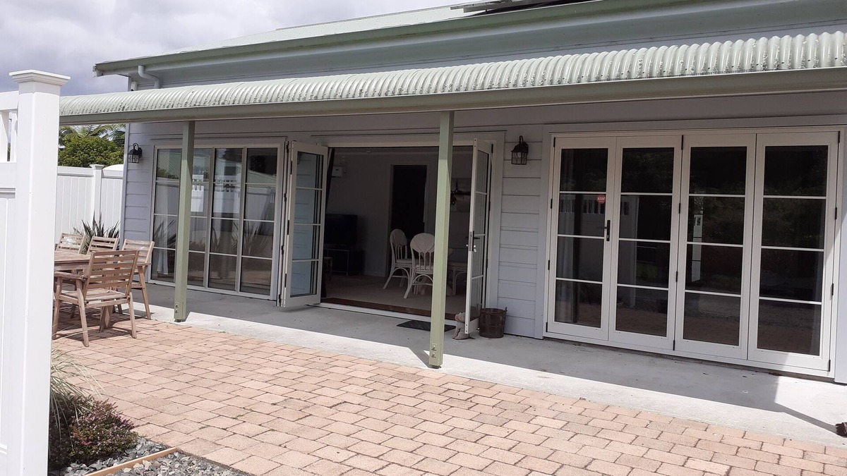 Omanawa Cottage | 2 Bedroom cottage - walk to the newly opened Omanawa Falls lookout in Tauranga!