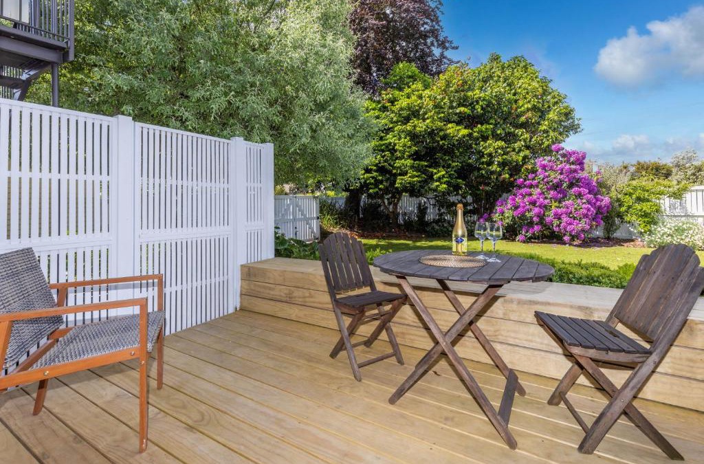 Hamilton East Apartment | 2 Bedroom Home away from Home near CBD & private parking
