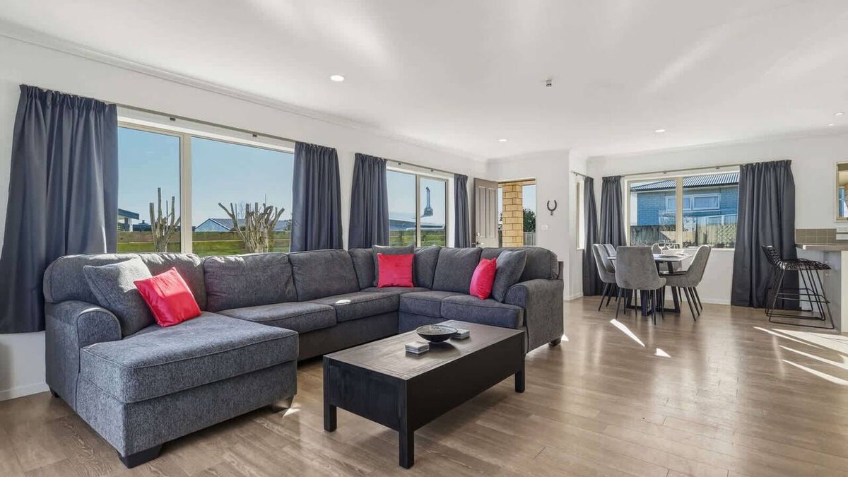 Owhata House | 25A Hideaway - 3 Bed, 2 Bath with Deck & BBQ