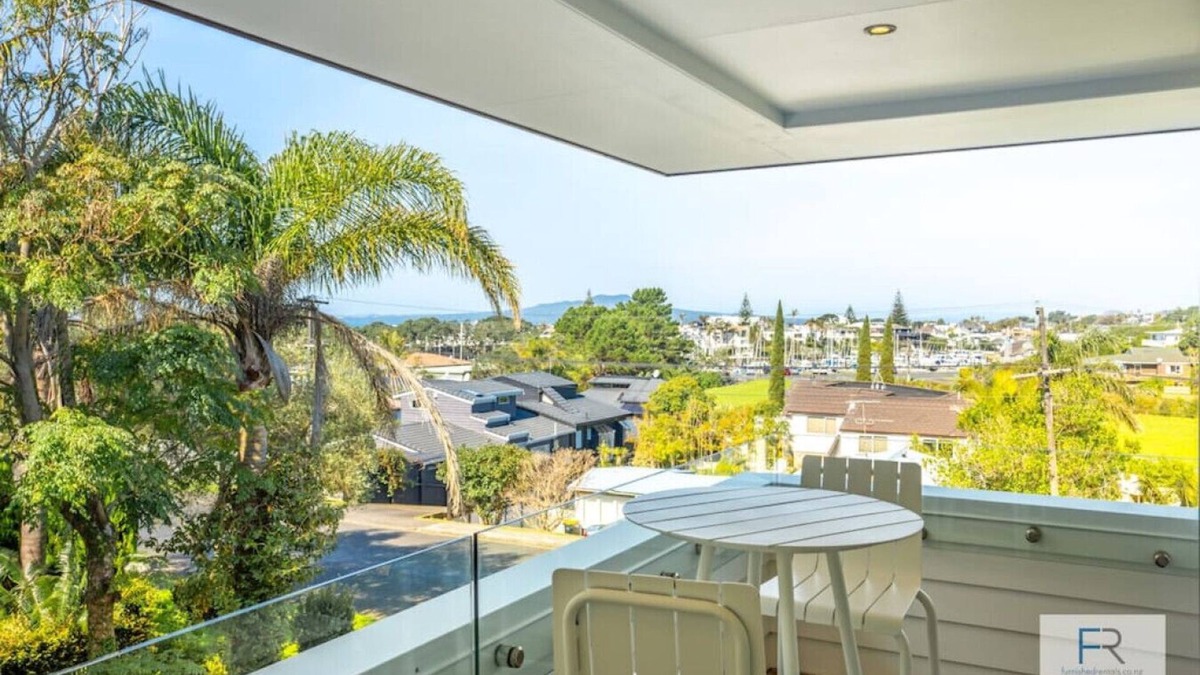 Castor Bay Apartment | 29 Commodore Parry, Castor Bay