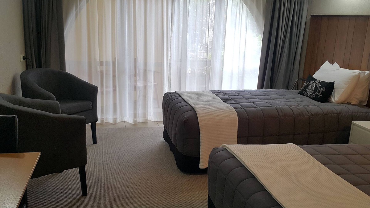 New Plymouth Hotel | 299 on Devon West