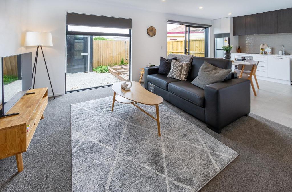 Christchurch Apartment | 2BR Townhouse: Cosy, Close to City, Car Park