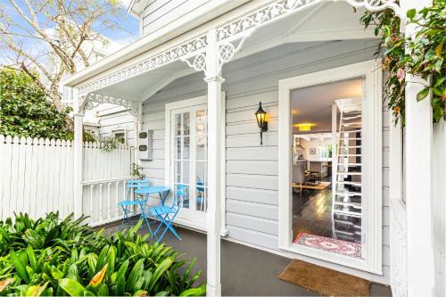 Ponsonby House | 2BR Villa Near Ponsonby Rd & Parking Zodiak Stays
