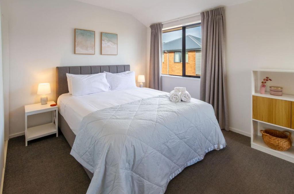 Sydenham Apartment | 3 Bedroom Home With Garage & Extra Car Park