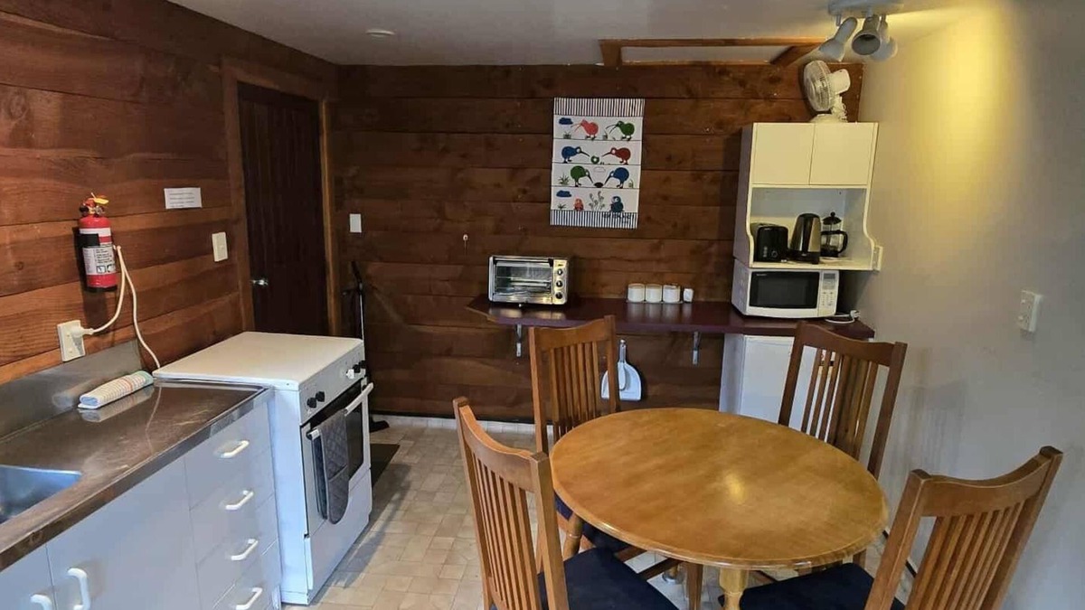 Hanmer Springs Cabin | 3 minutes to Hanmer Springs thermal pools! Family Cabin in the Hanmer Forest!