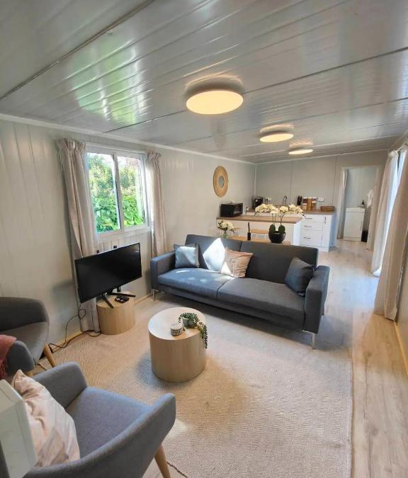 Woolston Apartment | 30m2 Tiny Home with Parking 5 Mins to One NZ Stadium