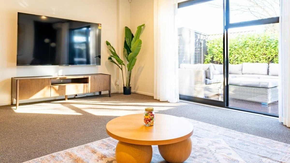 Addington House | 3BR Addington Home, Garage, Nr Wolfbrook Arena
