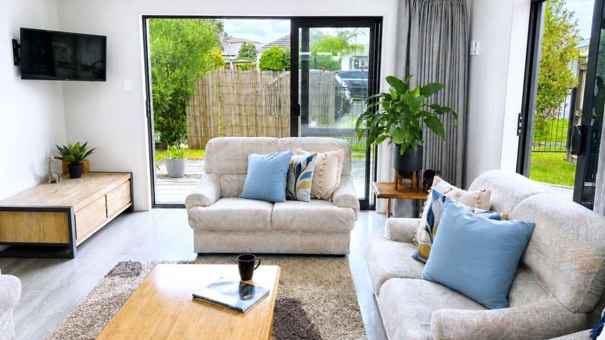 Panmure Villa | 3BR Home Parking Sleeps 6 Near Transport
