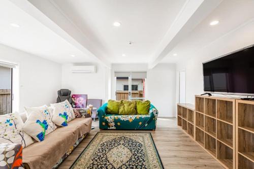 Greenlane - Ellerslie House | 3BR Home with King Bed & Work Desk Zodiak Stays