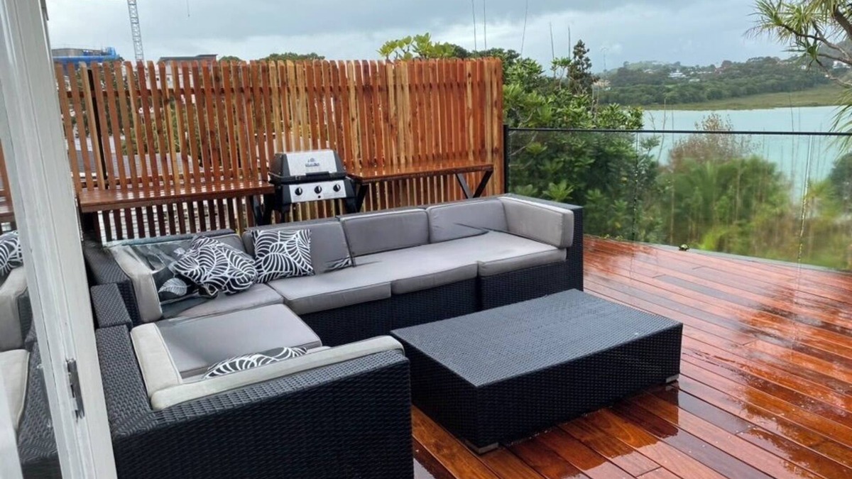 Devonport House | 4 Bed home in Devonport views overlooking Ngataringa Bay. Spa, Firepit, Kayak.