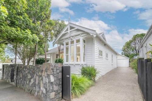 Mount Eden House | 4 Bed Villa in Mount Eden