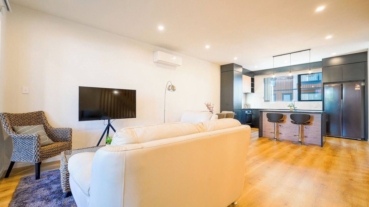 Bayswater House | 4 Bedrooms Modern Coastal Retreat Near Devonport