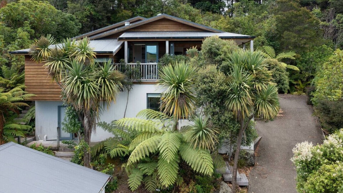 Kaiteriteri House | 5-Bedroom Beach Retreat