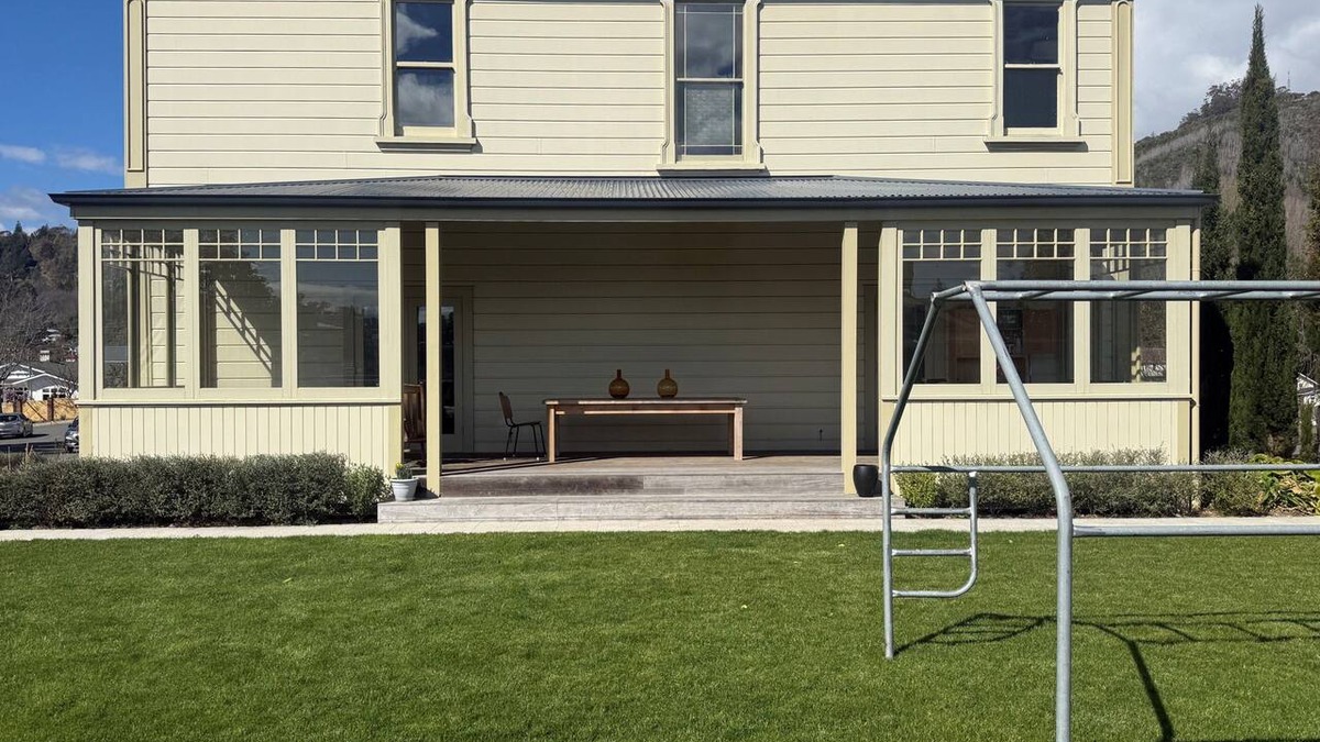 Nelson South Hotel | 5-bedroom house in central Nelson perfect for two family holiday