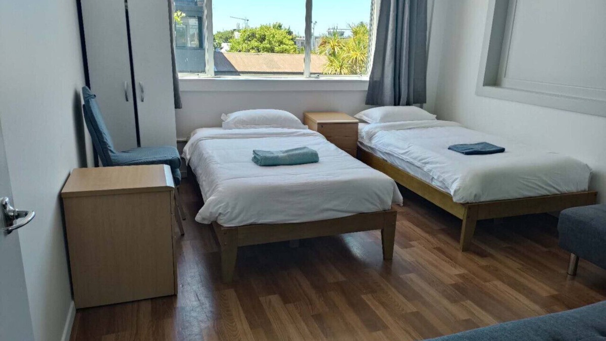 Auckland Apartment | 5 Beds including 1 Double Bed, 2 single Beds, 2 Double Sofa Beds, Suite 4