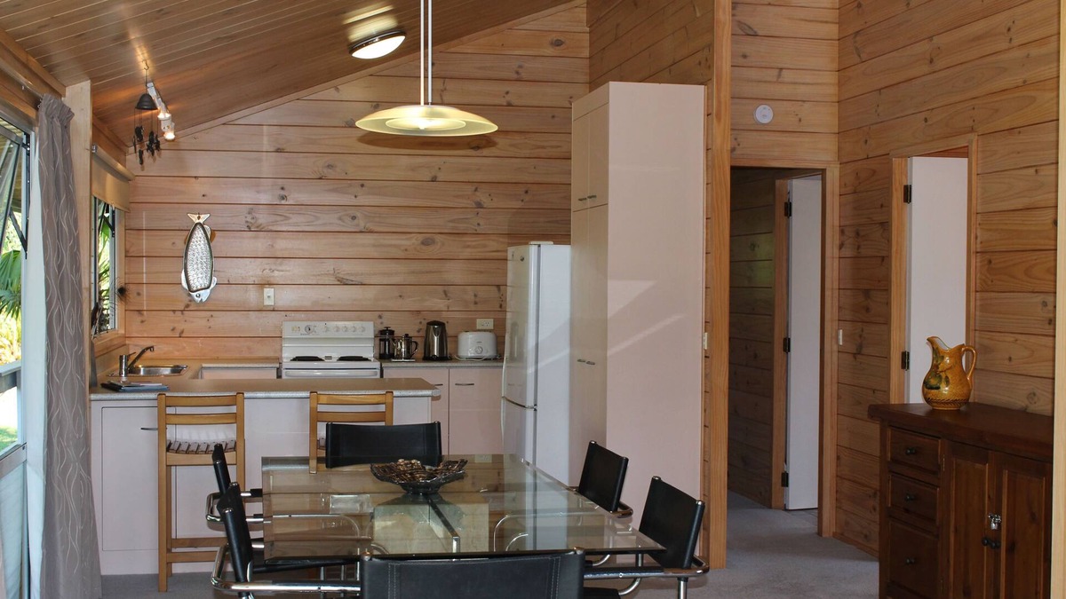 Matarangi House | 5 minutes walk to beautiful beach & shops, fully fenced section pet friendly.