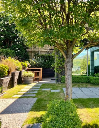 Lower Shotover Apartment | 5-Star Boutique Retreat! Hot pool! Amazing view!