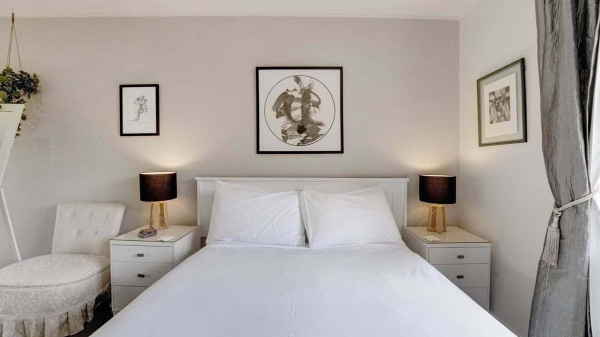 Greenhithe Apartment | 53a Chester Avenue