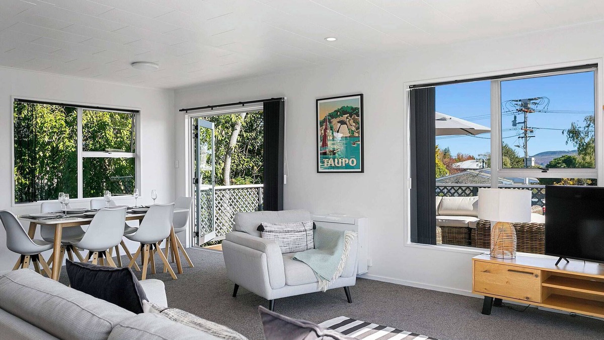 Two Mile Bay House | 5min Walk to Lake & Drive to Town *No Service Fee*