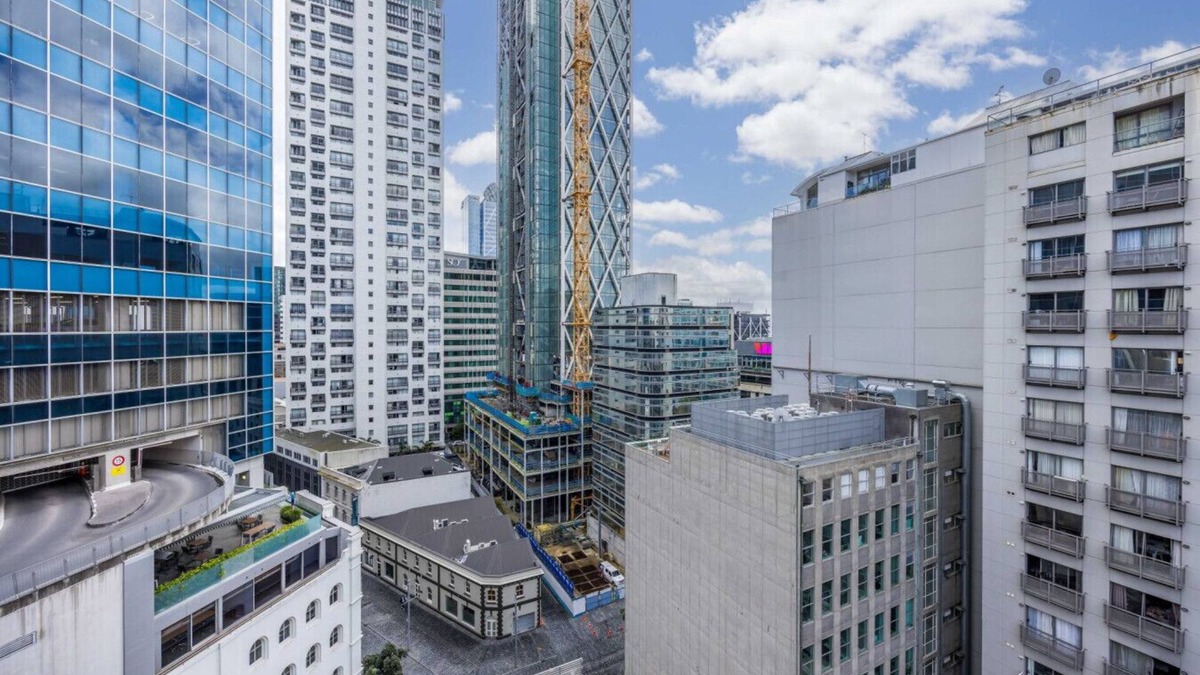 Auckland Central Business District Apartment | 6 Beds in a two bedrooms apartment
