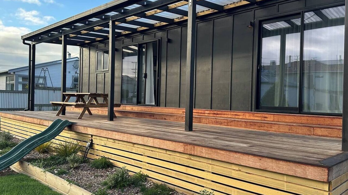 Oamaru Cabin | A cosy brand new cabin on the hill.