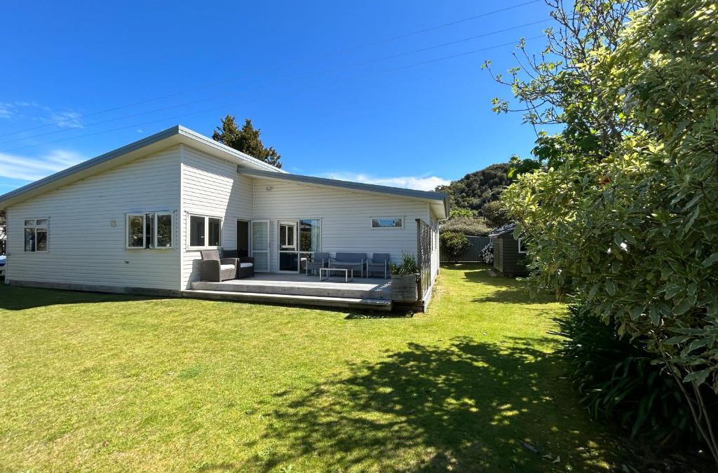 Ngaio Bay House | A Gem by the Beach 4 bedroom Abel Tasman
