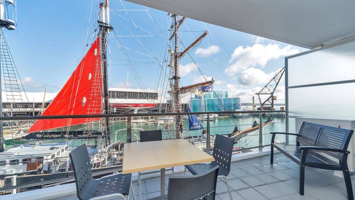 Auckland Central Business District Apartment | A Guest Favourite on Princes Wharf — Harbour Views