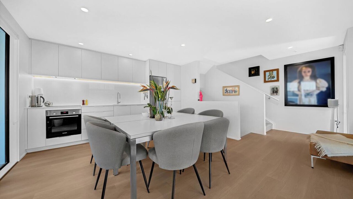 Ponsonby House | A light-filled Ponsonby townhouse. Open-plan living opens to a sheltered balcony, with a restful queen bedroom and a separate TV lounge to retreat to. Step outside and you're spoilt for choice: Ponsonby Road's cafés, shops and restaurants.