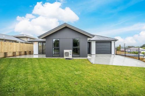 Invercargill House | A New Cozy Hyde Away
