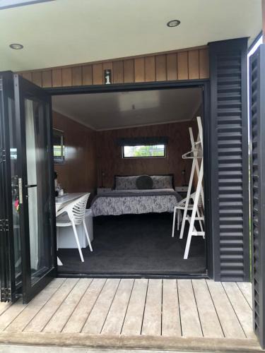 Ongaonga Hotel | A Rural Retreat, Cabin with Private Bathroom No 2