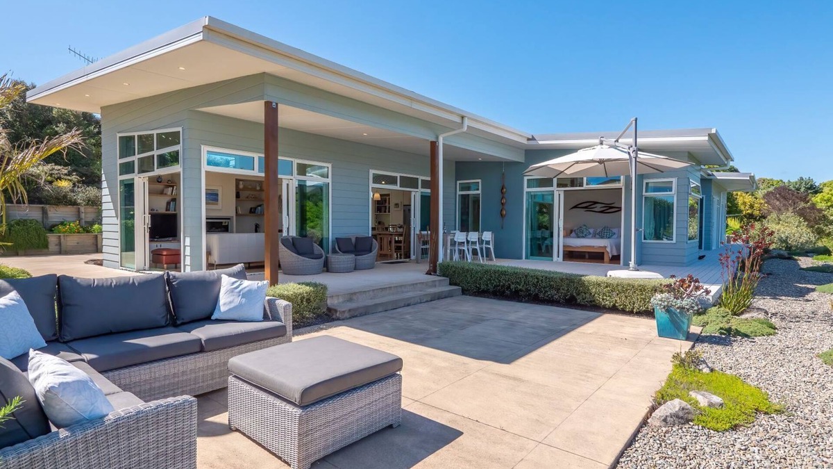 Ruby Bay House | A stunning architecturally designed home in a quiet and sunny location