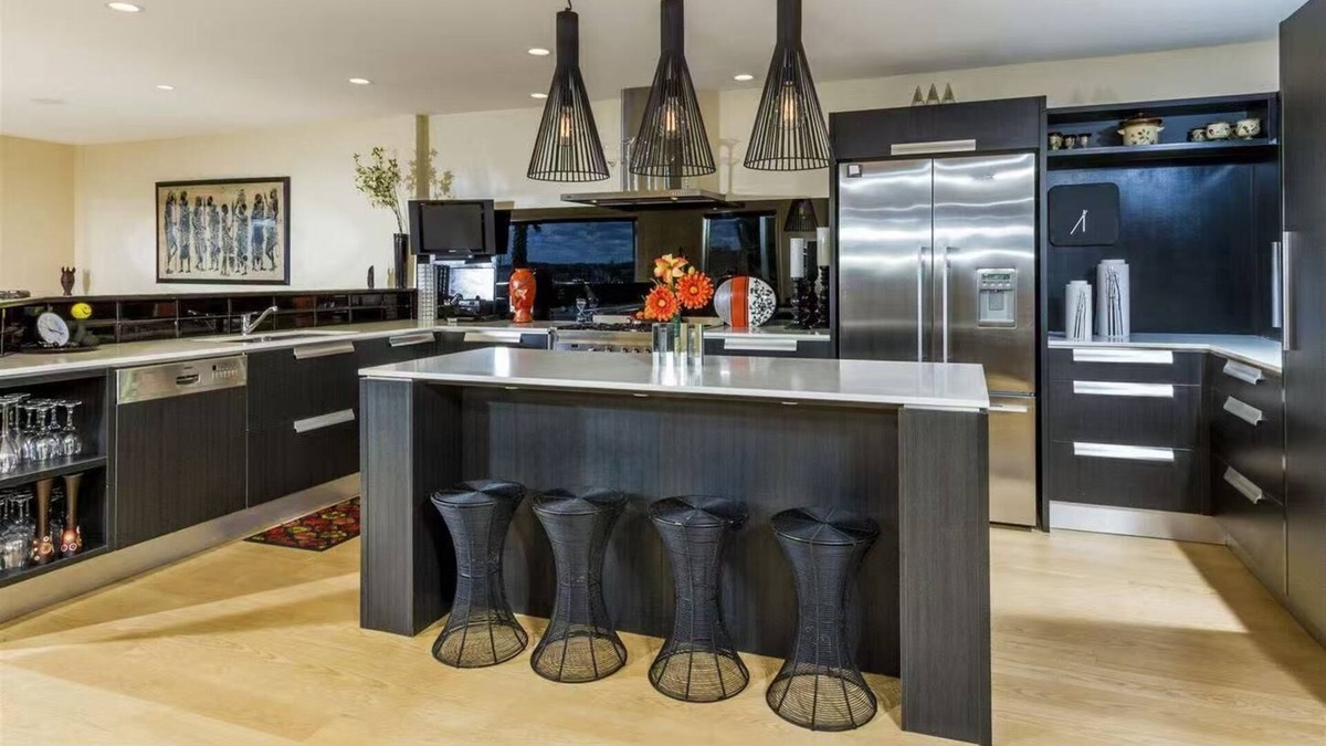 Torbay House | A stunning cliffside home with an expansive 270-degree panoramic sea view.