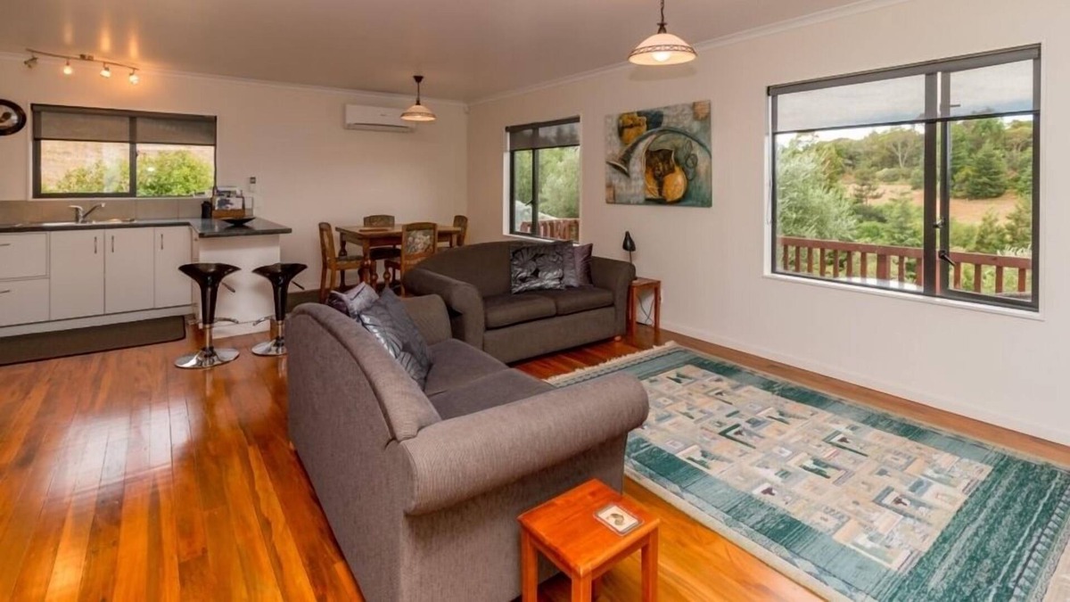 Puketapu House | A Touch of Country Close To Town -LangTree Cottage