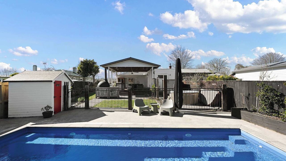 Cambridge House | A True Victorian | Pool, Spa Pool & Sauna
