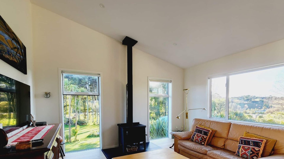 Woodstock House | A warm, sunny and contemporary home, ideal for a family or friends to enjoy.