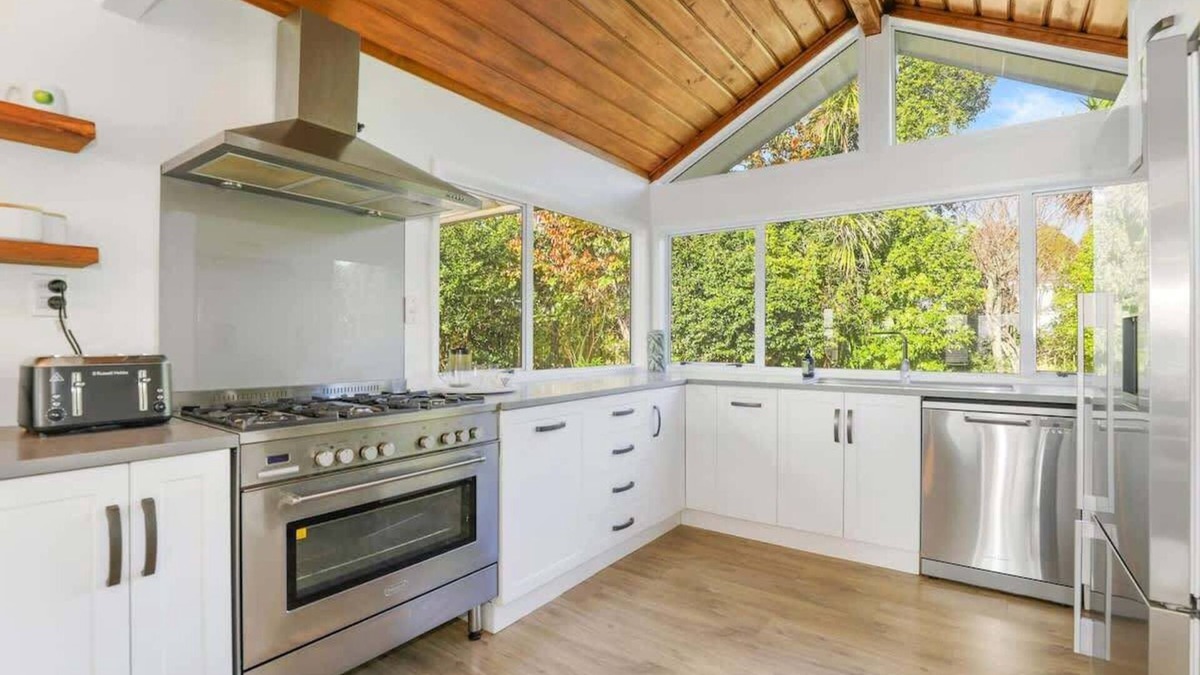 Lynmore House | Absolute Redwoods - Ride to the Forest, Sleeps 6