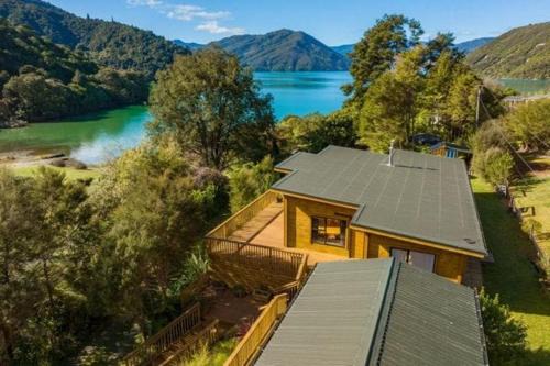 Shakespeare Bay House | Absolute Tranquility - surrounded by native bush