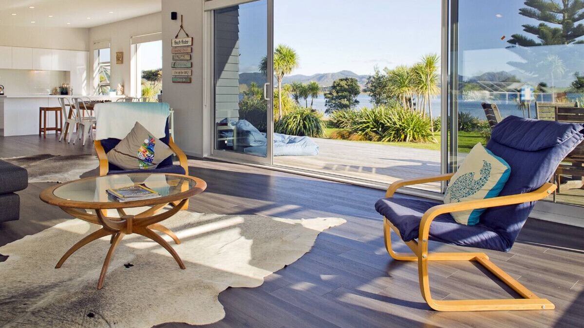 Matarangi Cottage | Absolute Waterfront - Matarangi Holiday Home