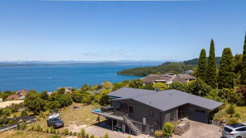 Taupo Apartment | Acacia Bay Bach - Views, Spa & Serenity - Taupo