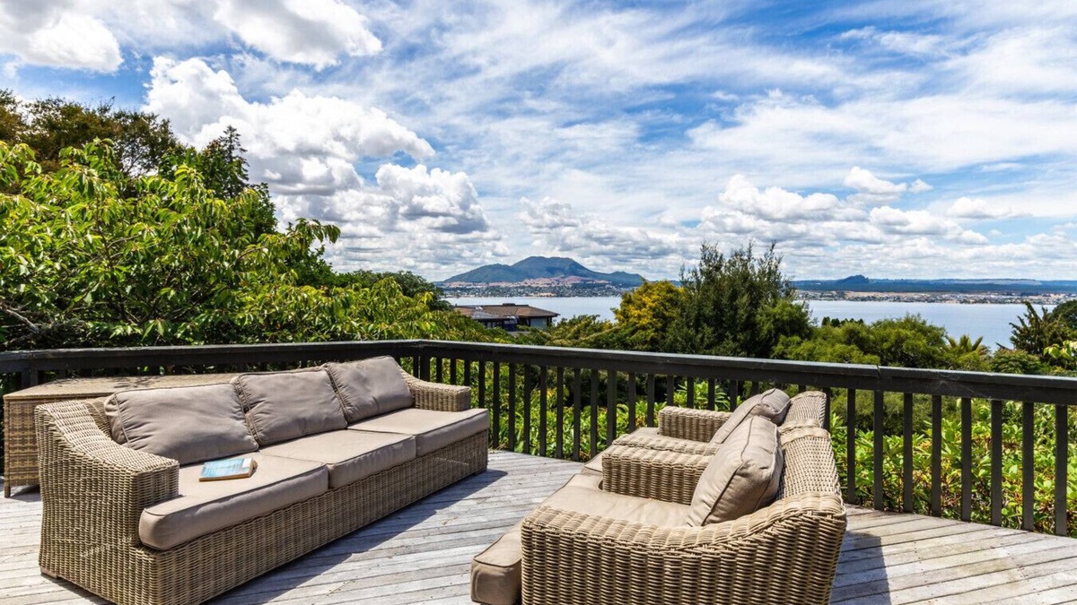 Acacia Bay House | Acacia Bay Views - Serene Panoramic Views Retreat