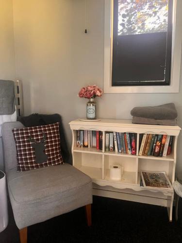 Staveley House | Adorable studio cottage with mountain views