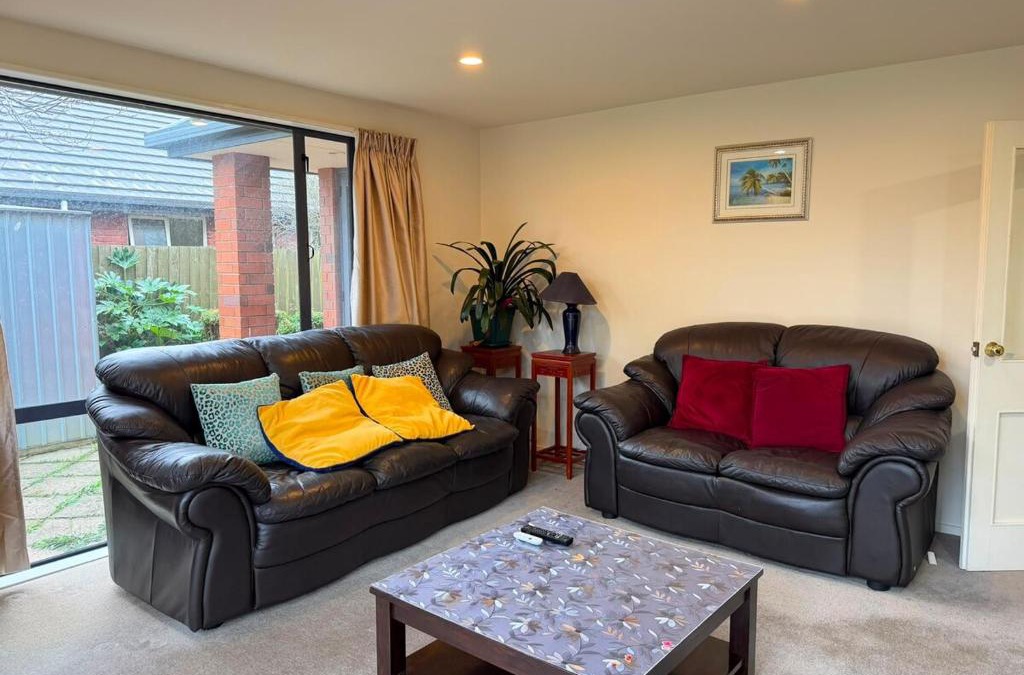 Avonhead House | Affordable 4BR Home Near Airport Sleeps 8