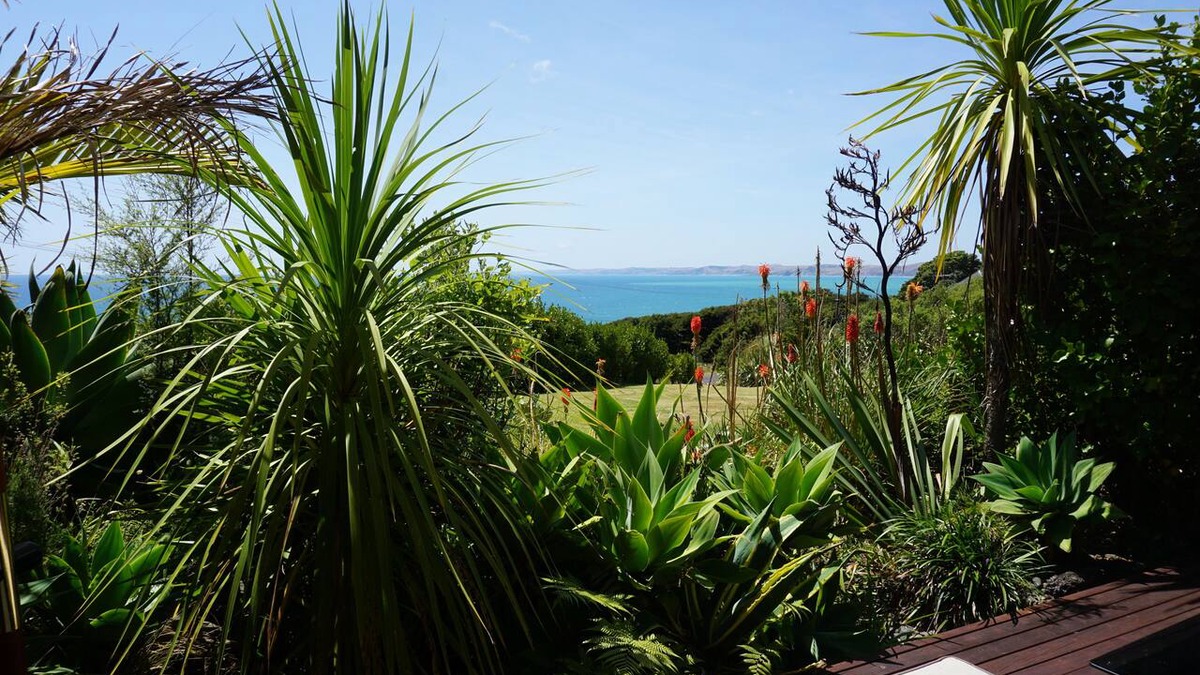Raglan Apartment | Ahi at Koru Lodge – Private Spa Pool & Sea Views