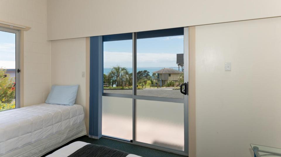 Ahipara Hotel | Ahipara Bay Motel