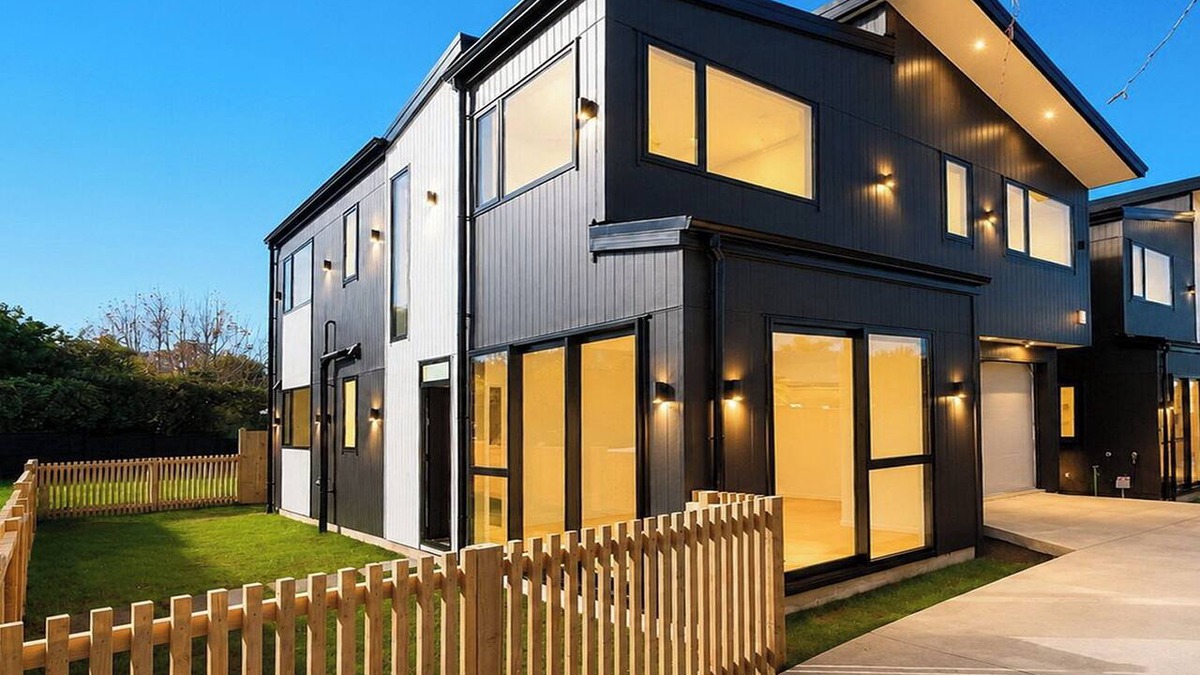 Howick House | Airy Howick New Build, Walk to Shops